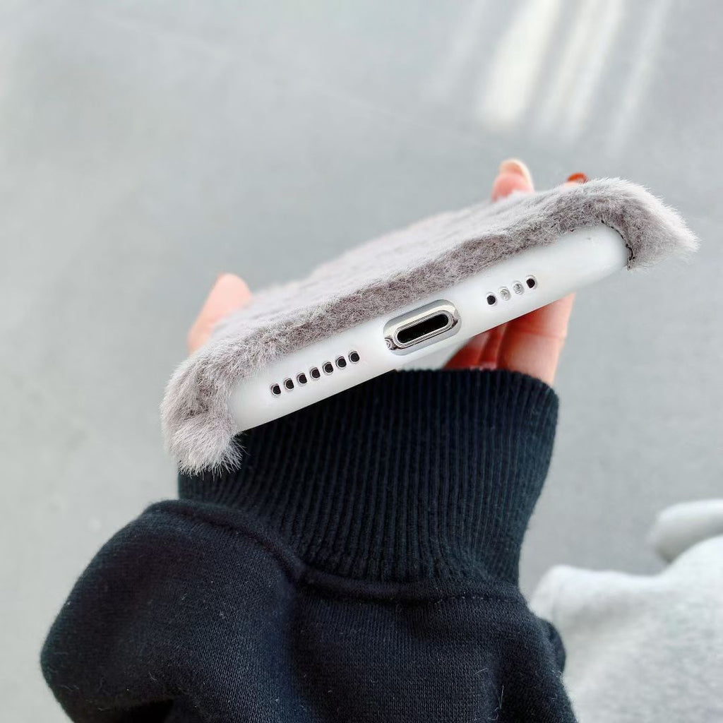 Capinha de celular de pelúcia
