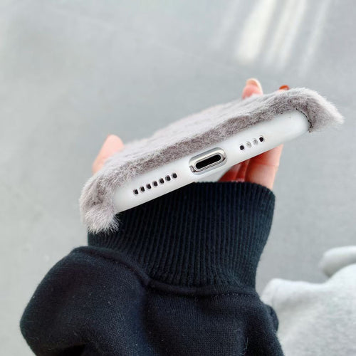 Capinha de celular de pelúcia